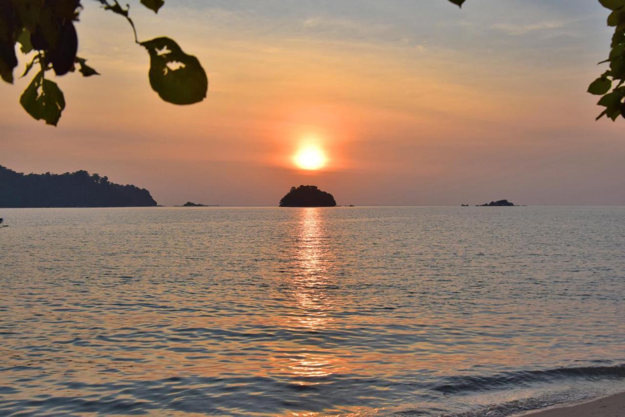 Avi Pangkor Beach Resort Kampong Pasir Bogak Екстер'єр фото